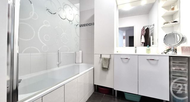 Appartement F3 à vendre - 3 pièces - 62.0 m2 - CRETEIL - 94 - ILE-DE-FRANCE - Century 21 Acv