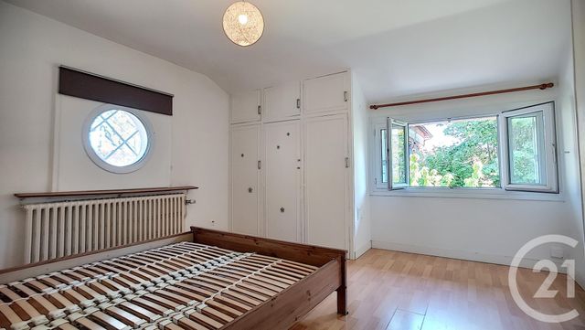 Afficher la photo en grand immeuble à vendre - 244.23 m2 - CRETEIL - 94 - ILE-DE-FRANCE - Century 21 Acv